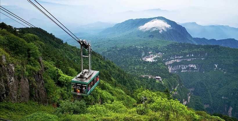 From Chengdu: Mount Emei Day Trip with Golden Summit Visit - Baoguo Temple: giant porcelain Buddha and a 25-ton bronze bell