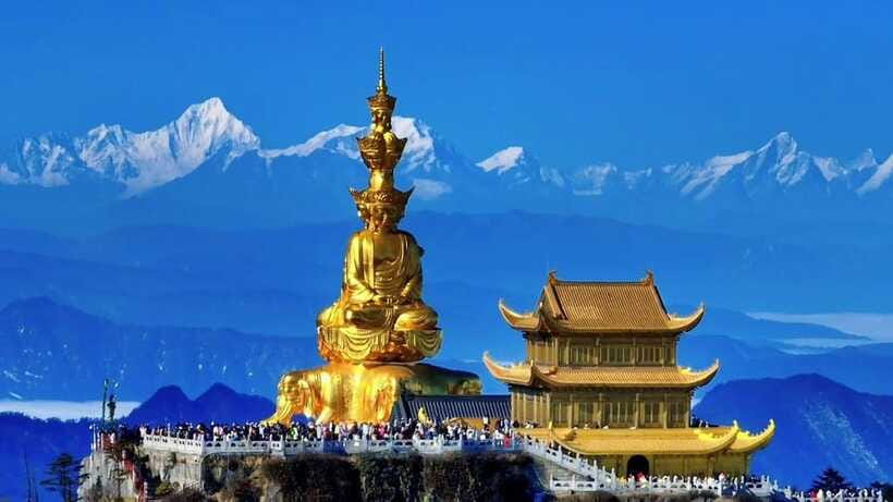 From Chengdu: Mount Emei Day Trip with Golden Summit Visit - Walking, weather shifts, and what to pack for comfort