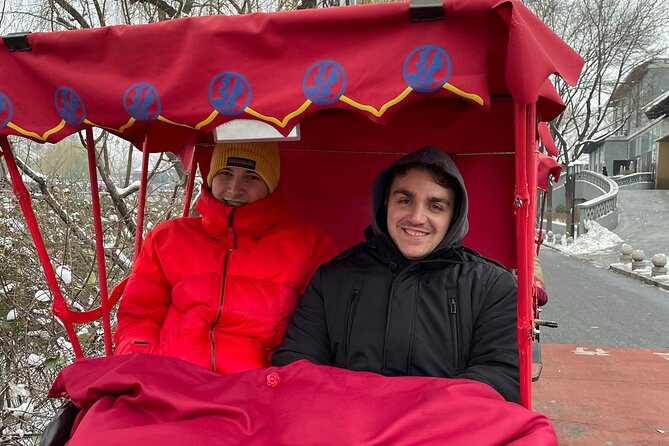 Great Wall & Old City Hutong Join In Group Layover Tour (9AM-5PM) - Old Beijing hutongs: rickshaws, Shichahai, and Yandaixiejie