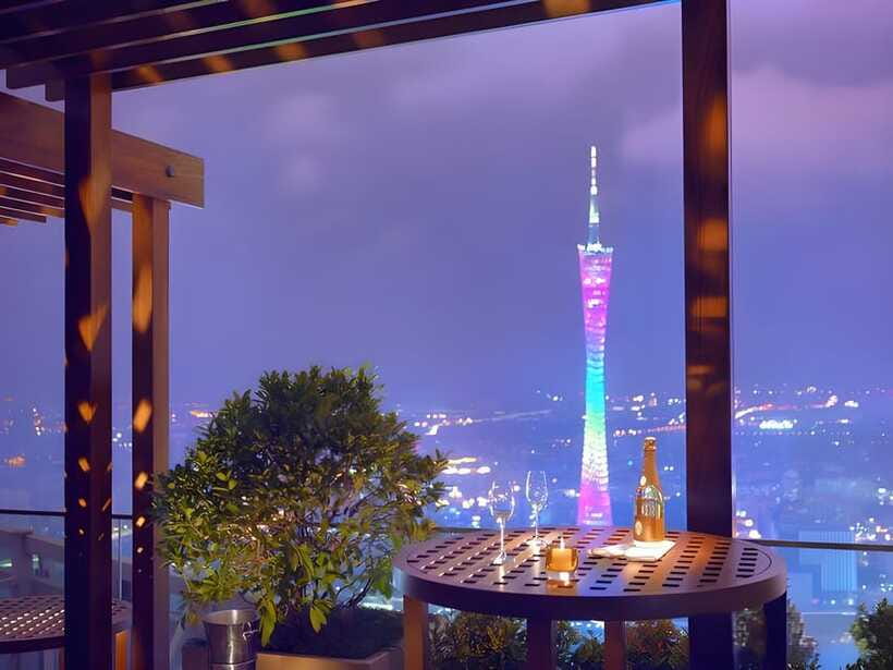 GuangZhou: 70 Floor RoofTop openair Bar, Sunset & Light Show - Meeting Point and Getting In Without Headaches