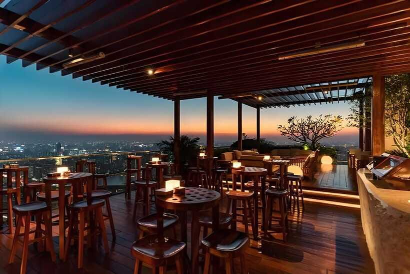 GuangZhou: 70 Floor RoofTop openair Bar, Sunset & Light Show - Making the Most of Your 2 Hours on the Deck