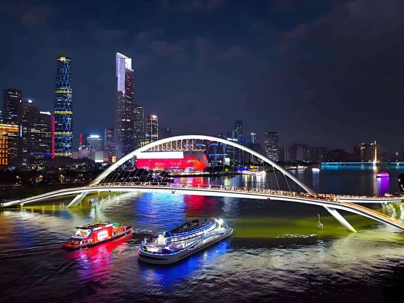 Guangzhou: Roundtrip Cruise Night View from Canton Tower - Dining + Night Views: The Onboard Experience in Real Life