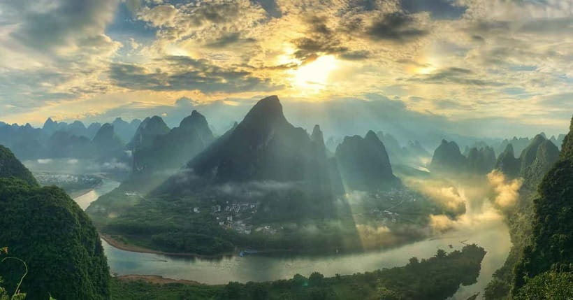 Guilin: 1-Day Cave, Xianggong Hill, Bamboo Boat & Show - Xianggong Hill and the 360° Li River payoff
