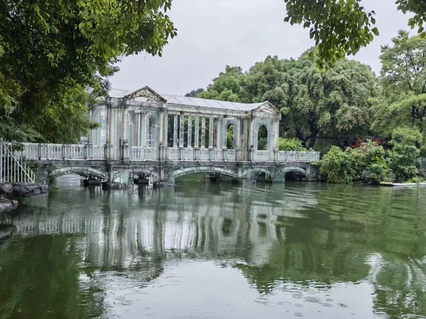 Guilin: Private Full-Day City Tour with Fubo Hill - Riyue Shuangta Cultural Park: a guided pause with photo potential