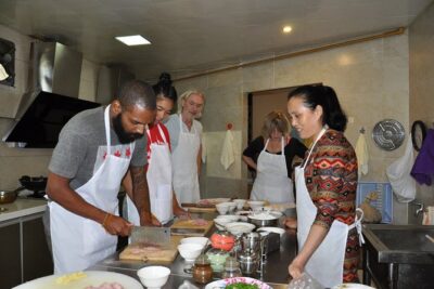 Half-Day Sichuan Cooking Class Experience in Chengdu - Kung Pao Chicken: Learning Heat and Texture the Right Way
