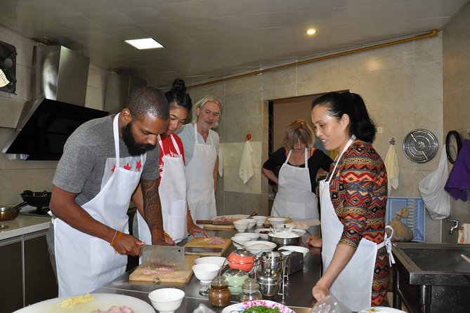 Half-Day Sichuan Cooking Class Experience in Chengdu - Kung Pao Chicken: Learning Heat and Texture the Right Way