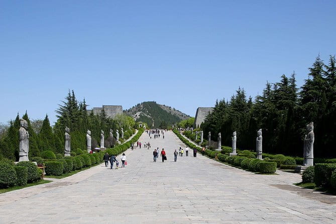 Half Day Tour to Xi'an Wild Panda Breeding and Protecting Center - Louguantai Taoist Temple: A Calm Hour Among Ancient Buildings