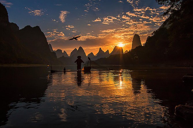 Half-day Xingping photographic Sunrise tour with the Fisherman - Ferry to Sunrise Spots and the 20-Yuan View Angle