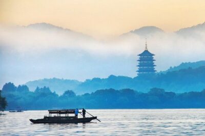 Hangzhou Private Flexible Day Tour with West Lake Boat Cruise - Fei Lai Peak and its stone Buddha grottoes