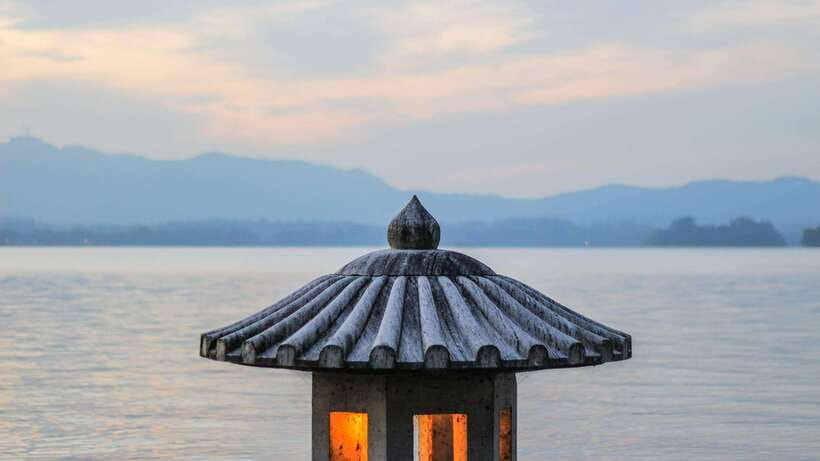 Hangzhou:Luxury West Lake Cruise+Santan Yinyue Island Ticket - Luxury West Lake Cruise: The 5–10 Minutes That Shape Your Whole Day