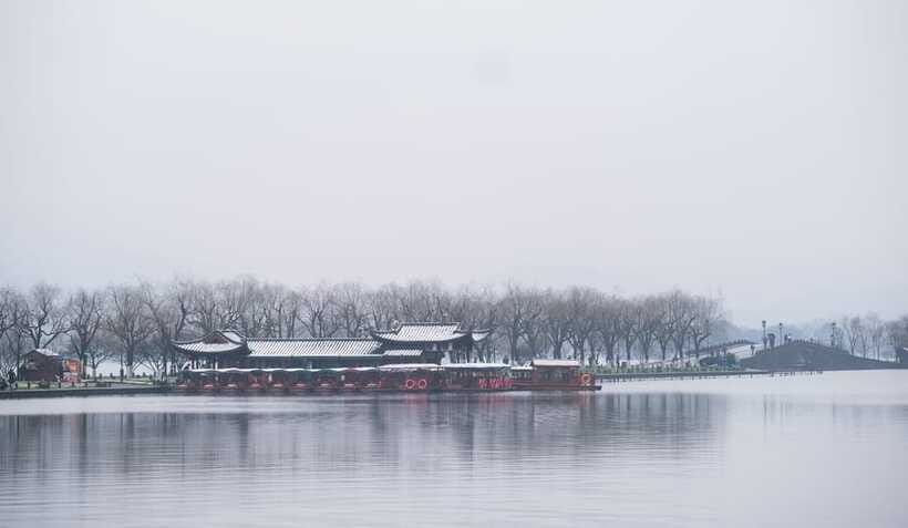 Hangzhou:Luxury West Lake Cruise+Santan Yinyue Island Ticket - Timing That Actually Helps: Operating Window and How to Plan Your Day
