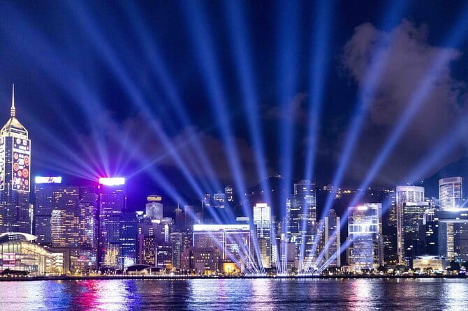 HK Night Views: Victoria Peak Tram & Cruise Buffet Tour - Causeway Bay Petty Person Beating: A Weird Start That Actually Makes Sense