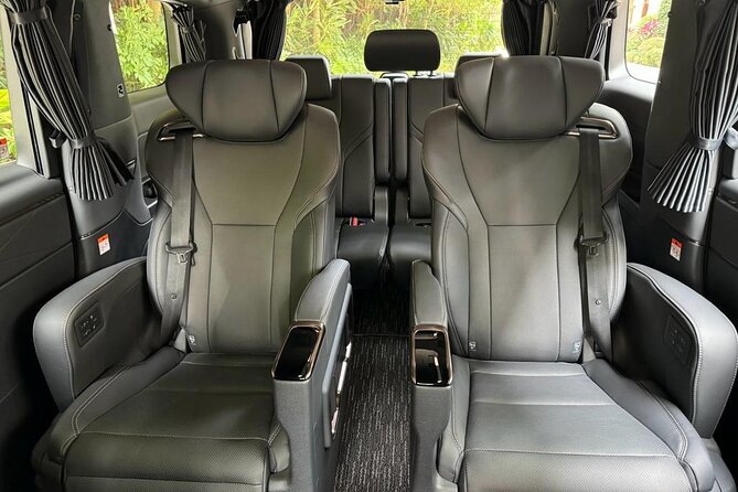 Hong Kong Airport Transfer Luxury MPV - City-to-airport: messaging your driver before you step out