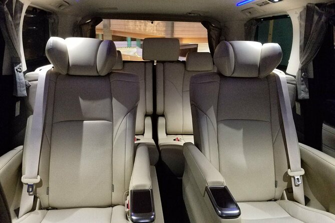 Hong Kong Airport Transfer Luxury MPV - Meeting the driver: signs, names, and what to do if you can’t find them