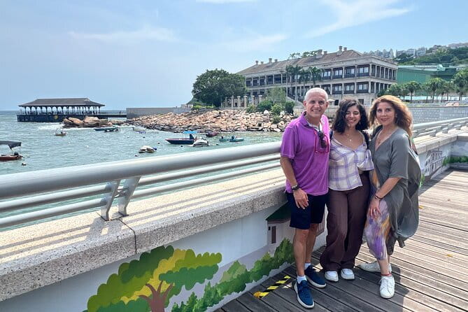 Hong Kong City Highlights and Hidden Gems by Private Car - Temples and Central alleys: Man Mo Temple to Mid-Levels Escalator