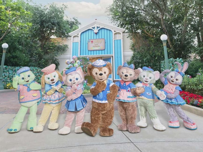 Hong Kong Disneyland: Non-Stop 2-Day Fun Ticket - Entertainment and special adds: Christmas party flow and the castle show option
