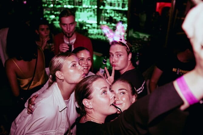 Hong Kong Pub Crawl at Lan Kwai Fong (LKF) - How Long Is It Really: 3 Hours vs 6 Hours