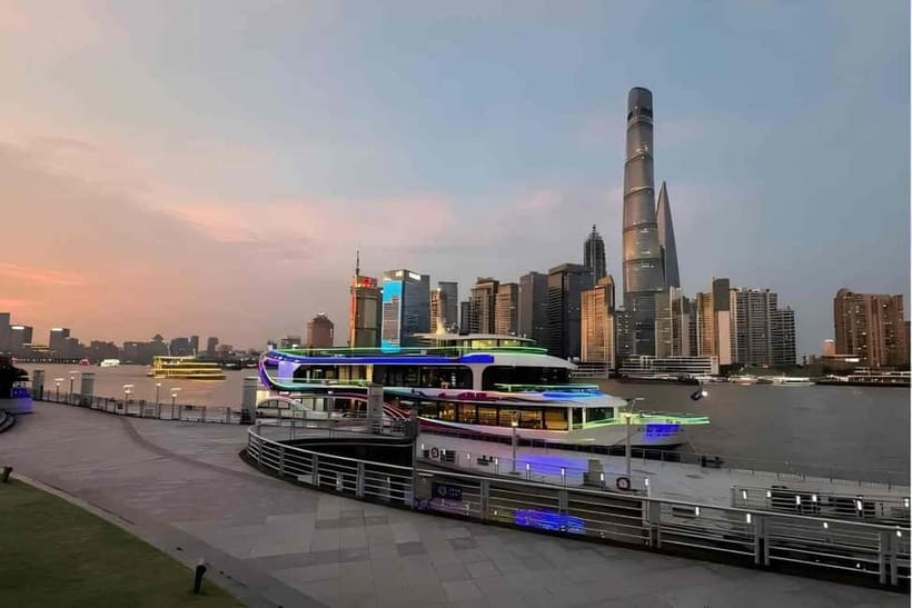 Huangpu Night Cruise: Cozy Vibe & Modern Shanghai Glow - Key things I’d focus on