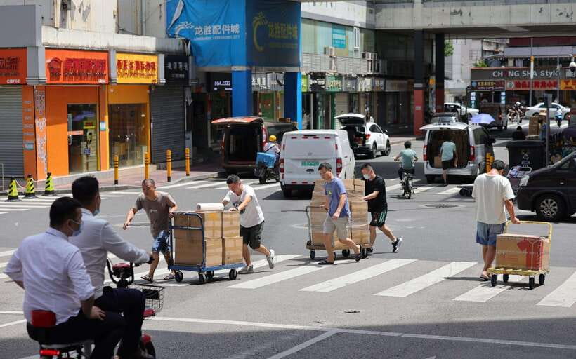 Huaqiangbei Insider Tour: Explore Shenzhen’s Tech Wonderland - First meeting point: how pickup actually works in Shenzhen