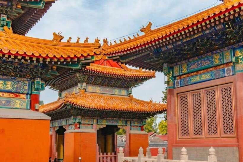 Hutong Walking Tour: Discover Real Beijing without Crowds - First stop: Xisi Station and how the day gets shaped