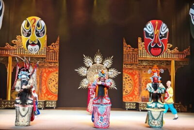 Jinjiang Theater: Eight-Face Changing-Legendary Sichuan Opera - Face-changing night: from Sichuan opera excerpts to the eight-face moment