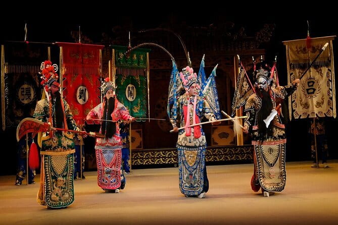 Jinjiang Theater: Eight-Face Changing-Legendary Sichuan Opera - Tea + timing: how to plan your evening around an 8:00 pm show