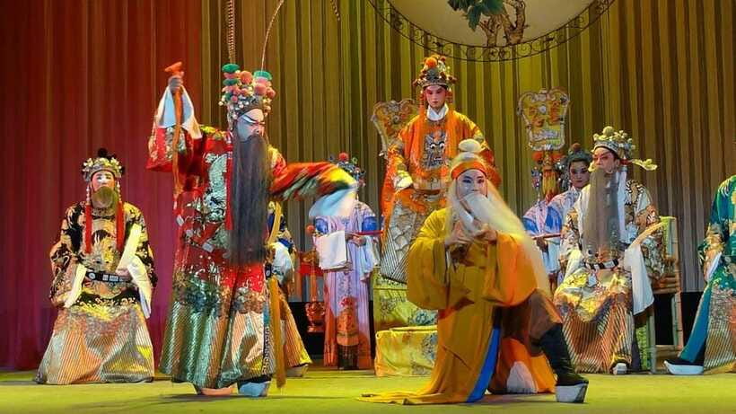Liyuan Theatre Beijing Opera Show Tickets - Tea, snacks, and your table: the small upgrade that makes it easier to enjoy