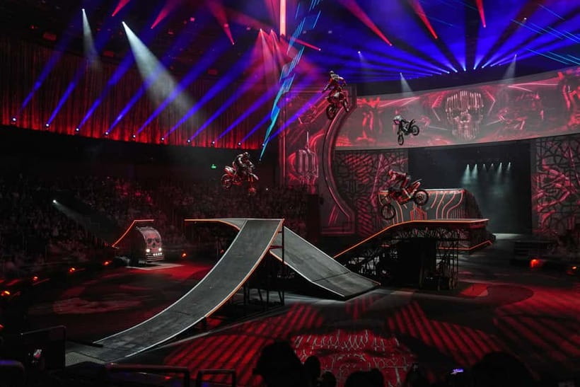 Macau: House of Dancing Water Show Ticket - The show’s flow: how the 1.5 hours typically feel