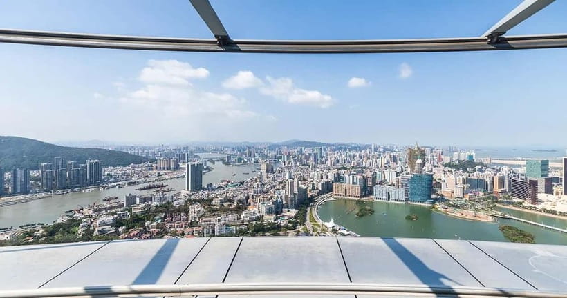 Macau: Macau Tower Observation Deck Ticket - 360° Café on Level 60: food with a moving view