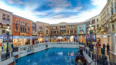 Macau: Venetian-Style Gondola Ride - Marco Polo Canal vs Grand Canal: which ride suits you