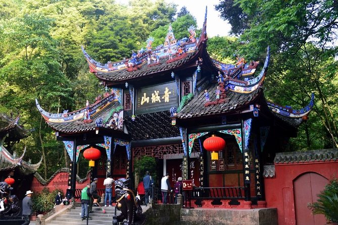 Mount Qingcheng and Dujiangyan Irrigation System Private Day Tour from Chengdu - Mount Qingcheng Mountain: Taoist temples, Yuecheng Lake, and the hike decision