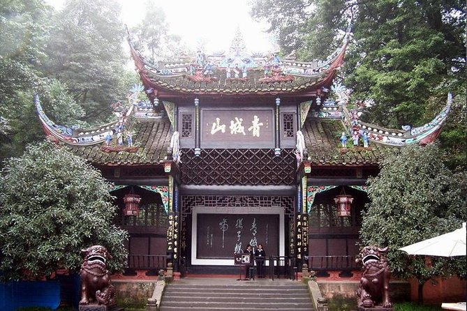Mount Qingcheng and Dujiangyan Irrigation System Private Day Tour from Chengdu - Getting out of Chengdu without stress: pickup, private vehicle, and site shuttles