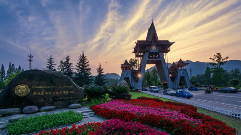 Mount Qingcheng Tour: Explore Serene and Sacred Taoist Site - Optional Sightseeing Bus and Cableway: Save Time, Control Effort