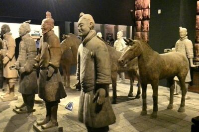 One Day Private Xian Tour to Terracotta Warriors with Airport Transfers - Xi’an City Wall: The 2-Hour Block That Changes the Day