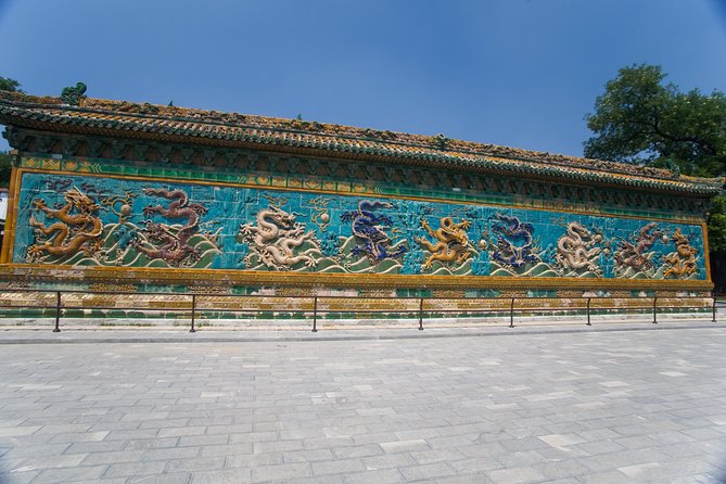 Private Beijing Jingshan Hill, Beihai, and Hutongs with Imperial Lunch/Dinner - Jingshan Park and the Climb With the Best Angle