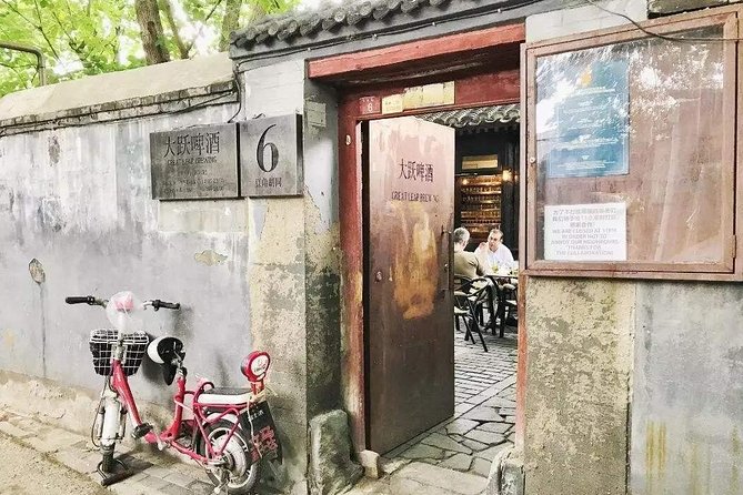 Private Beijing Night Tour with Mr. Shi's Dumplings, Great Leap Brewing and Houhai Lake - Nanluoguxiang Hutong and Yandai Xie Street: shopping street energy, but only for a bite