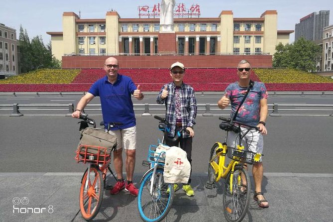 Private Chengdu Half Day Bike Tour - Getting On the Bike: Pickup, Bike Rental, and Traffic Reality