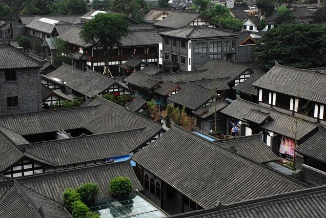 Private Chengdu Highlights Day Trip: Panda Base and City from Chongqing by Train - Stop 2: Panda Base timing and how to manage hot-weather surprises