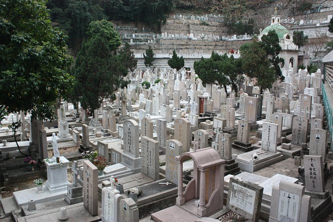 Private colonial Cemeteries tour - Muslim Cemetery: community identity you can see in the details