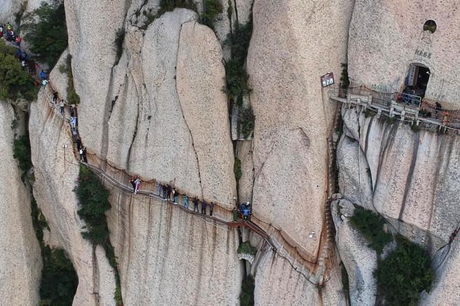 Private Day Tour of Mt. Huashan with Round-Trip Cable Car from Xi'an - From Xi’an Pickup to the Mountain Gate: How the Day Flows