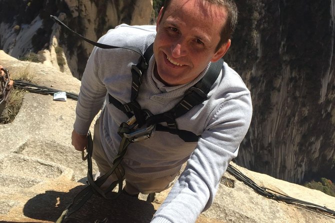 Private Day Trip to Mount Hua from Xi'an with English Driver - Stop 1: Your Ride Up and the First Shots of the Mountain