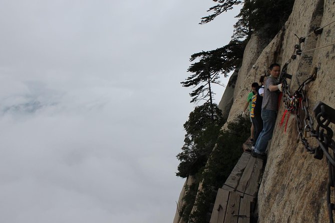 Private Day Trip to Mount Hua from Xi'an with English Driver - English-Speaking Driver: More Than a Taxi