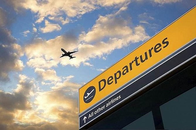 Private Departure Transfer from Shanghai City Center to Pudong Int'l Airport - Door-to-door pickup in Shanghai: where your driver meets you