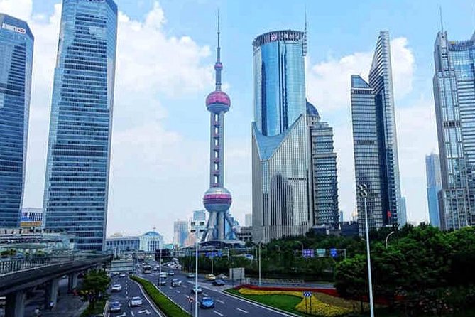 Private Departure Transfer from Shanghai City Center to Pudong Int'l Airport - The ride to Pudong Airport: timing, comfort, and communication