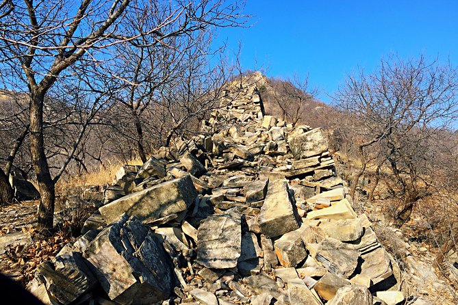 Private Great Wall Hiking Tour: Across The Border of 3 China Provinces - Pinggu Jiangjunguan: the short climb that puts you beside the older wall