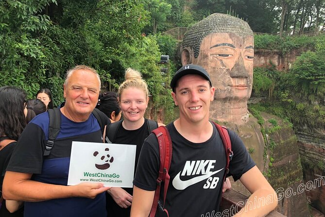 Private Leshan Giant Buddha and Local Food Tasting Trip - Lingyun Hill climb and the best Buddha photo angles