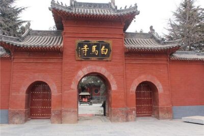 Private Luoyang Day Tour: Longmen Grottoes and White Horse Temple - White Horse Temple: the spiritual context behind the statues