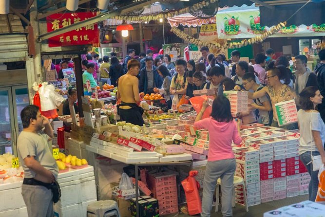 Private Mongkok City Night Tour in Hong Kong - Stop 1: Goldfish Street (Tung Choi Street) and the Kowloon Evolution Lesson