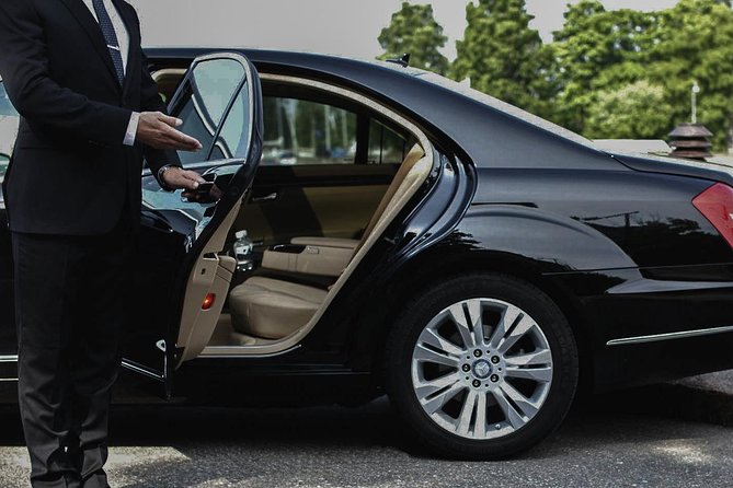 Private Round-Trip Transfer between Airport and Hotel - Who should book this private transfer, and who might not need it