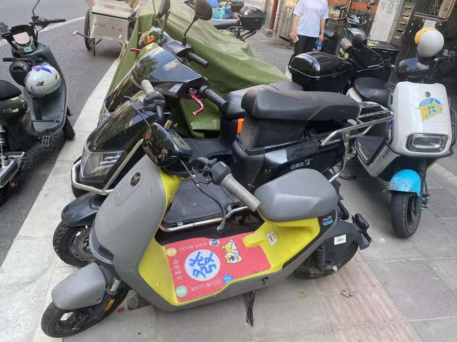 Private Scooter Adventure Tour in Shanghai - Photos, videos, and your guide’s role in making it feel personal